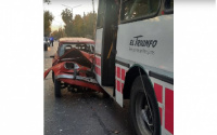 Un colectivo de la Red Tulum protagonizó un choque con un auto