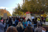 Docentes autoconvocados llegaron con el reclamo hasta Casa de Gobierno