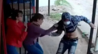 Madre e hija se enfrentaron a dos ladrones que quisieron robarles: “No les tengo miedo”