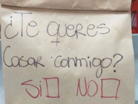 Le pidió casamiento a su novia con una hamburguesa: ¿Qué le dijo?