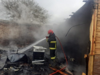 Incendio en Caucete: una casa prefabricada quedó tirada abajo por el fuego