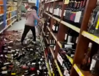 La echaron de un supermercado y destrozó la góndola de vinos: “Me cegó el enojo por la injusticia”