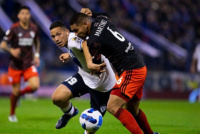 Vélez le hizo precio a River: lo derrotó 1-0 y dejó la serie abierta