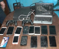 Impactante allanamiento en Rawson: encontraron celulares y dispositivos robados, armas y demás objetos