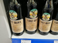 Insólito: un policía disparó su arma porque que no quisieron venderle fernet