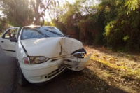 Una joven de 22 años Chocó contra un árbol y terminó hospitalizada