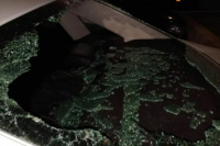 Violencia en Chimbas: dañaron un patrullero y un policía terminó con un vidrio en el ojo
