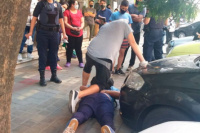 Vecinos atrapan a un ladrón que intentó robarle el monedero a una jubilada