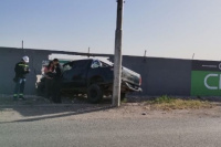 Otro choque en Ruta 40: perdió el control de su camioneta y destrozó una pared