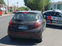 Robaron un auto a plena luz del día en el Hiper Libertad