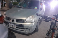 Abrió la puerta del auto y provocó la caída de una ciclista en Av. Libertador