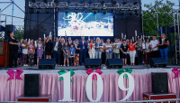 Chimbas celebró sus 109 años con la inauguración de un parque de juegos y una gran fiesta popular