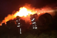Voraz incendio arrasó con un depósito en Pocito
