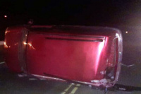 Una pareja perdió el control de su camioneta y volcó en Ruta 40