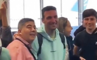 Scaloni partió a España para pasar fin de año con su familia: la cariñosa despedida en Ezeiza