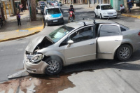 Una niña y una mujer hospitalizadas, tras un violento choque en pleno centro