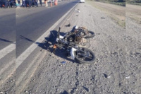 Motociclista terminó fracturado tras chocar contra una camioneta en Ruta 40
