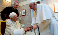 El Vaticano difundió las primeras imágenes del cuerpo de Benedicto XVI