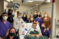 El emotivo cumpleaños de Jeremy Renner en el hospital