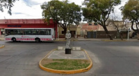 Un hombre perdió el control de su auto y se estrelló contra una estatua