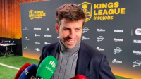 Piqué en un Twingo y escuchando la Session de Shakira