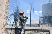Incendio en Capital: Ardió una fábrica de camperas