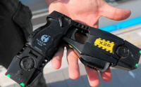 Qué son y cómo funcionan las pistolas taser, las armas que piden que sean usadas por la policía