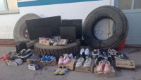 Encontraron 25 pares de zapatillas y varios televisores tras dos allanamientos en Pocito