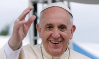 Francisco mejora de la bronquitis y volverá al Vaticano 
