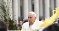 Tras haber sido internado, el papa Francisco presidió la misa del Domingo de Ramos en Plaza San Pedro