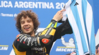 El italiano Bezzecchi ganó el MotoGP de Argentina y celebró con una camiseta firmada por Messi