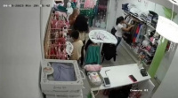 Insólito: una mujer utilizó a su hijo para robar prendas en cuestión de minutos