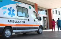 Una motociclista terminó fracturada luego de chocar con una camioneta