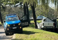 Choque fatal en Lugano: circulaba a alta velocidad, perdió el control en una curva, chocó contra un árbol y murió