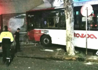 Brutal choque entre dos colectivos: 18 personas resultaron heridas