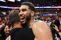 El tiro imposible a menos de un segundo del final del partido para la victoria de los Celtics sobre los Heat