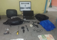 Reventó la puerta de una vivienda en Capital y se robó todo lo que pudo