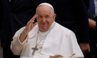 Primer parte médico del Papa Francisco tras ser operado de una hernia intestinal