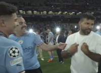 “Yo le enseñé”: El desopilante encuentro entre Julián Álvarez y Kun Agüero en los festejos del Manchester City