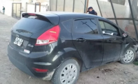 Un joven estrelló su auto contra un portón en Rivadavia: Conducía ebrio