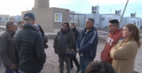 Vecinos de Albardón reclaman que les entregaron casas con fallas de agua, gas y cloacas