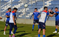 Con el debut de Ricardo González como DT, Peñarol volvió al triunfo ante Huracán Las Heras