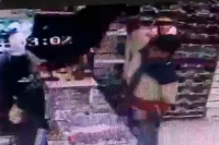 Un hombre entró a robar a un negocio del centro: quedó registrado por las cámaras de seguridad