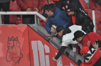 Fuertes incidentes en Avellaneda: los hinchas de Independiente explotaron tras la derrota con Boca