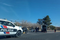 Fuerte choque entre una moto y una bicicleta en Rivadavia: el ciclista debió ser asistido