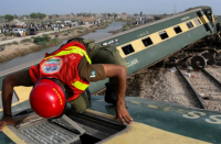 Al menos 28 muertos por el descarrilamiento de un tren