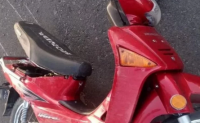 Un motociclista provocó la caída de una mujer que se encontraba acompañada por su hija