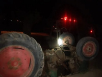 Tumbó el tractor mientras trabajaba en un finca y salió ileso