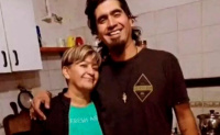 Duro testimonio de la mamá del argentino apuñalado en Bolivia: “Lo dejaron morir en la vereda del hospital”