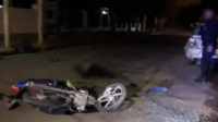 Un automóvil impactó contra una moto en la Avenida de Circunvalación